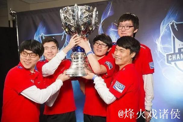 [JR热议]鼓励新人，KeSPA杯夺冠后Faker让peyz先捧杯