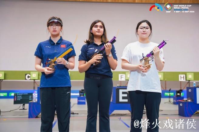 姚千寻再夺双银,四金傍身,中国队破世界纪录 姚千寻再夺双银,四金傍身,中国队破世界纪录