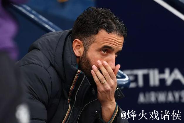 曼联主教练阿莫林因公开批评俱乐部被解职 曼联主教练阿莫林因公开批评俱乐部被解职